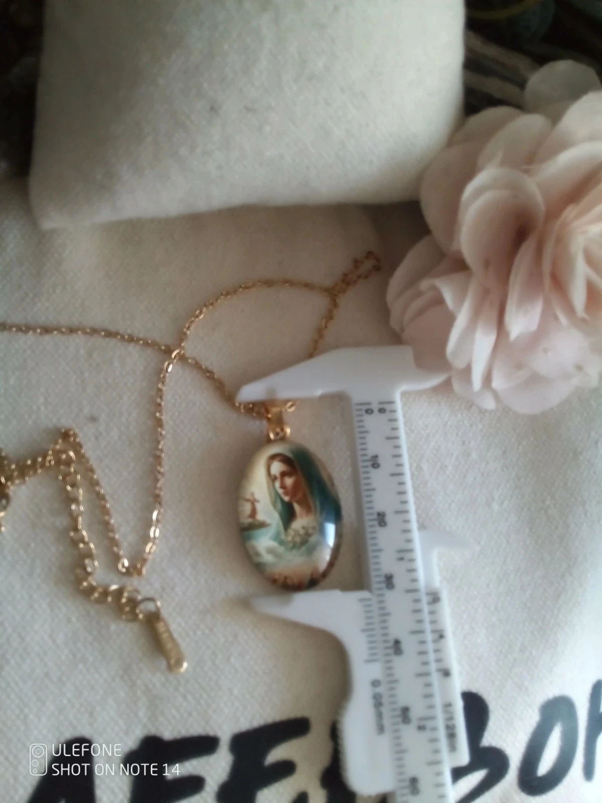 Collar colgante de la Virgen María en vidrio – photo 3